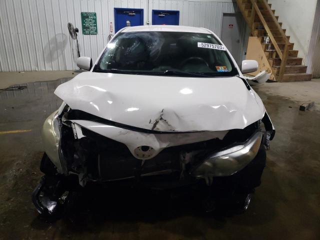 2T1BU4EE7DC980847 - 2013 TOYOTA COROLA BASE WHITE photo 5