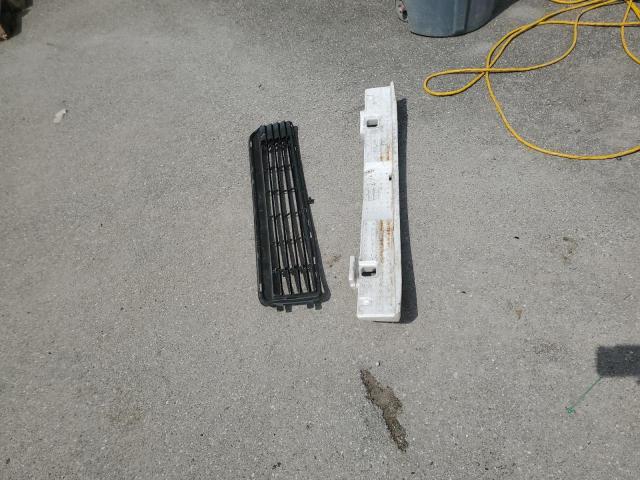 JTKJF5C75B3002166 - 2011 TOYOTA SCION TC 银色 照片 12