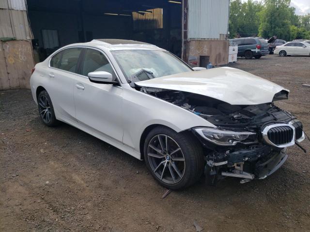 3MW5R7J56K8B02844 - 2019 BMW 330XI WHITE photo 4