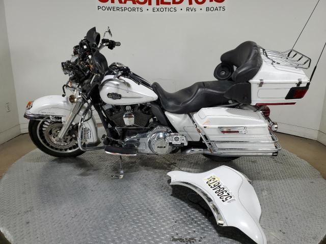 1HD1FCM17CB644836 - 2012 HARLEY-DAVIDSON FLHTCU ULTRA CLASSIC ELECTRA GLIDE WHITE photo 3