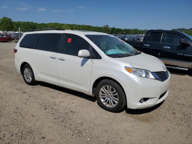 5TDYK3DC0FS660600 - 2015 TOYOTA SIENNA XLE WHITE photo 4