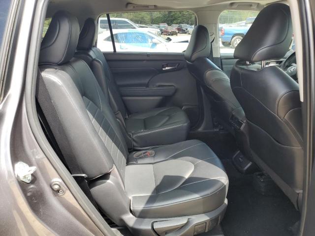 5TDGZRAH3MS537588 - 2021 TOYOTA HIGHLANDER XLE GRAY photo 11
