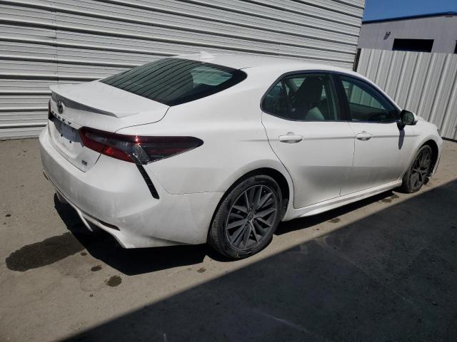 4T1G11AK7PU783494 - 2023 TOYOTA CAMRY SE NIGHT SHADE WHITE photo 3