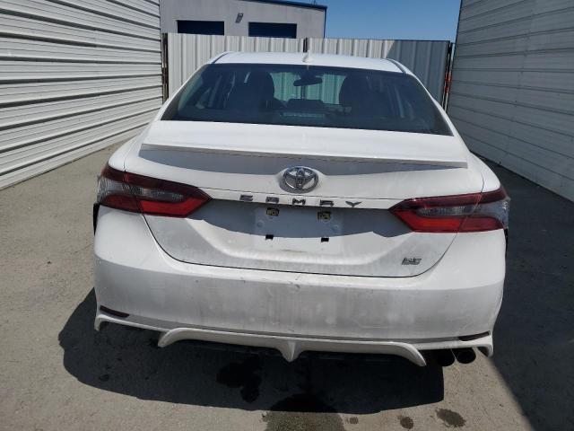 4T1G11AK7PU783494 - 2023 TOYOTA CAMRY SE NIGHT SHADE WHITE photo 6