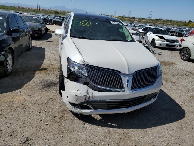 2LMHJ5AT4GBL02342 - 2016 LINCOLN MKT WHITE photo 5