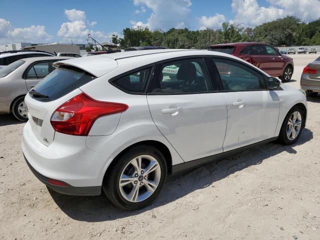 1FADP3K23EL239552 - 2014 FORD FOCUS SE WHITE photo 3