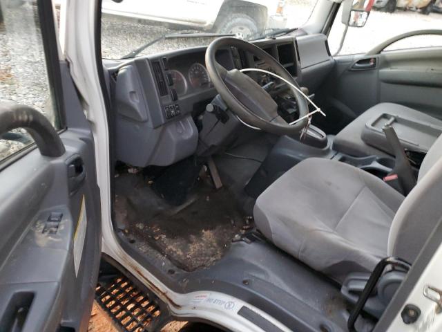 JALE5W168H7900773 - 2017 ISUZU NQR WHITE photo 8