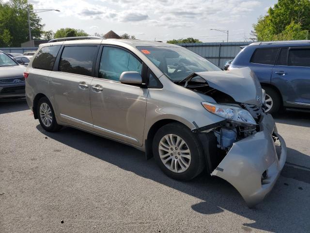 5TDYK3DC4GS763942 - 2016 TOYOTA SIENNA XLE SILVER photo 4