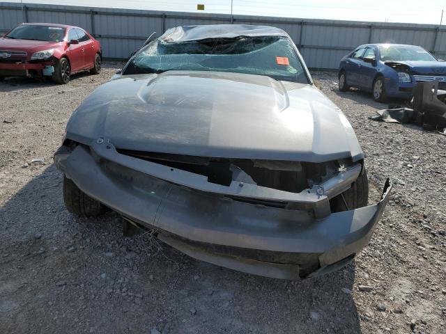 1ZVBP8AM7B5105853 - 2011 FORD MUST GRAY photo 5