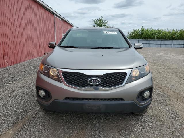 5XYKT4A26BG027272 - 2011 KIA SORENTO BASE SILVER photo 5