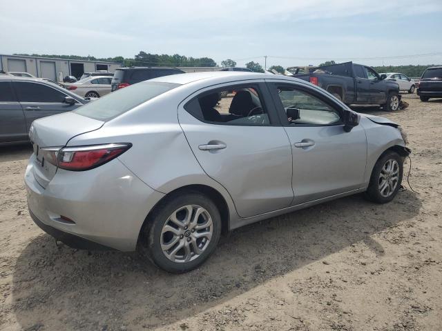 3MYDLBYV3JY315095 - 2018 TOYOTA YARIS IA 银色 照片 3