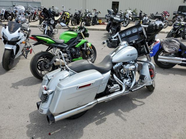 1HD1KRM1XFB621926 - 2015 HARLEY-DAVIDSON FLHXS STREET GLIDE SPECIAL SILVER photo 3