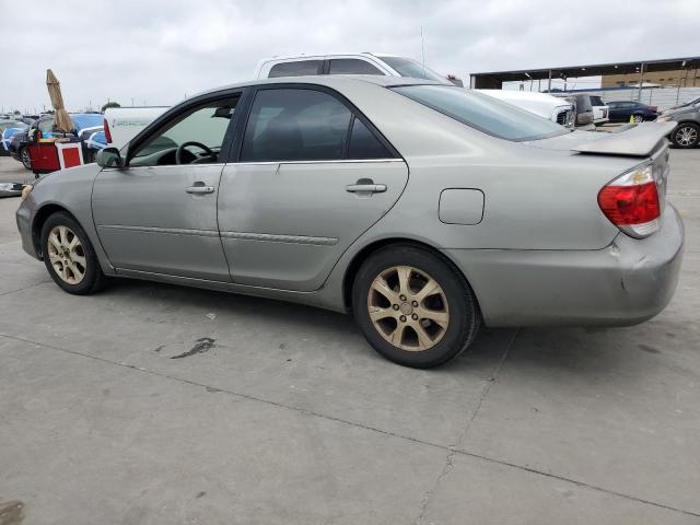 4T1BE32K45U501737 - 2005 TOYOTA CAMRY LE SILVER photo 2