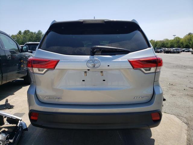 5TDJZRFH8JS535135 - 2018 TOYOTA HIGHLANDER SE SILVER photo 6