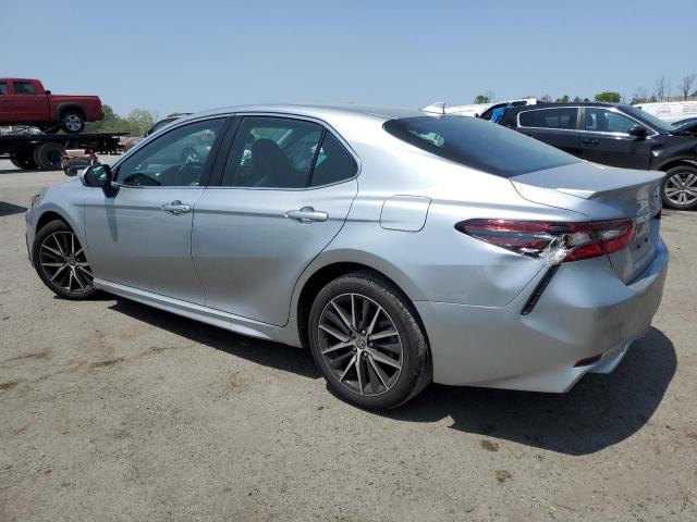 4T1S11AK1PU782447 - 2023 TOYOTA CAMRY SE NIGHT SHADE SILVER photo 2