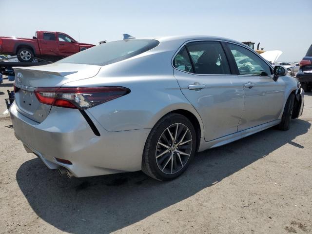 4T1S11AK1PU782447 - 2023 TOYOTA CAMRY SE NIGHT SHADE SILVER photo 3