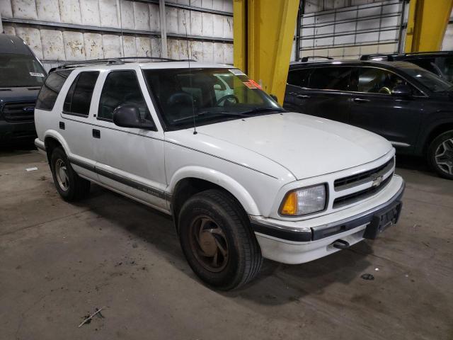 1GNDT13WXV2241890 - 1997 CHEVROLET BLAZER WHITE photo 4