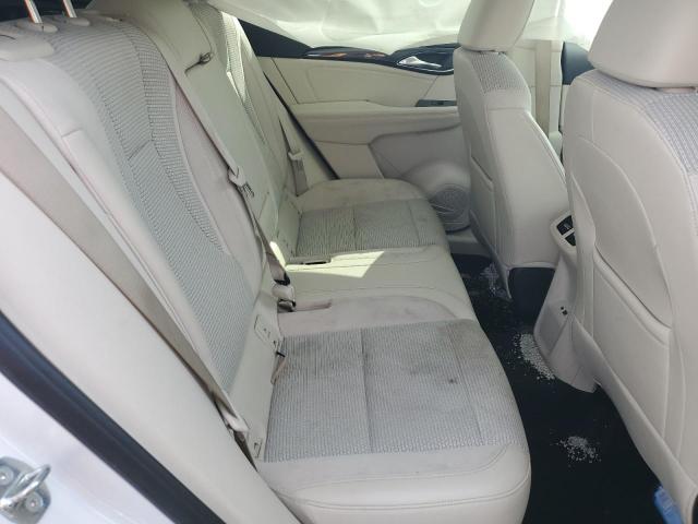 LRBAZLR44ND165226 - 2022 BUICK ENVISION PREFERRED WHITE photo 11