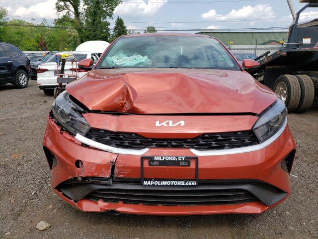 3KPF24AD4PE582313 - 2023 KIA FORTE LX ORANGE photo 5