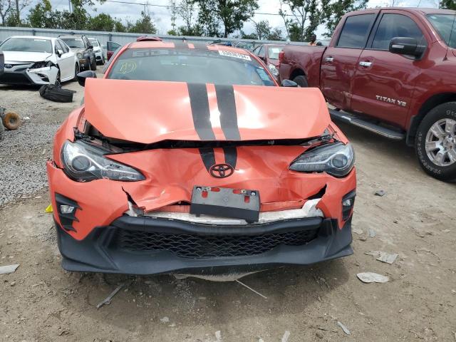 JF1ZNAA14H8707594 - 2017 TOYOTA 86 BASE ORANGE photo 5