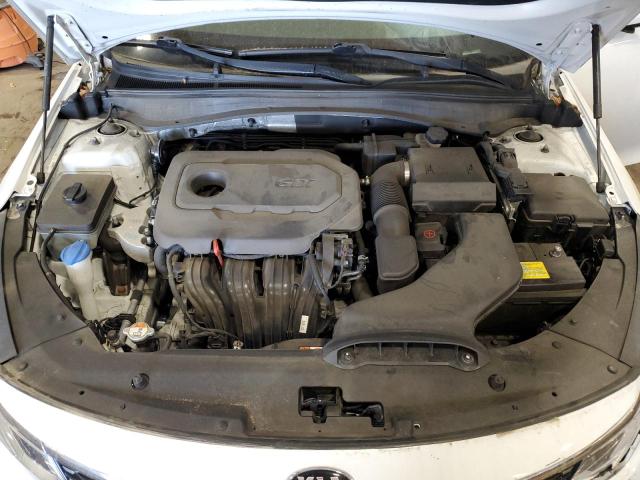 5XXGT4L31JG240645 - 2018 KIA OPTIMA LX WHITE photo 11