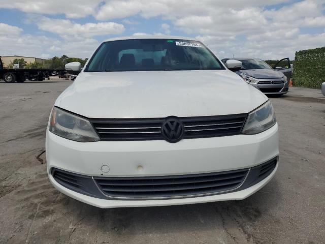 3VWD17AJ8EM421545 - 2014 VOLKSWAGEN JETTA SE WHITE photo 5