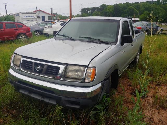 1N6DD26S2YC385899 - 2000 NISSAN FRONTIER KING CAB XE SILVER photo 2