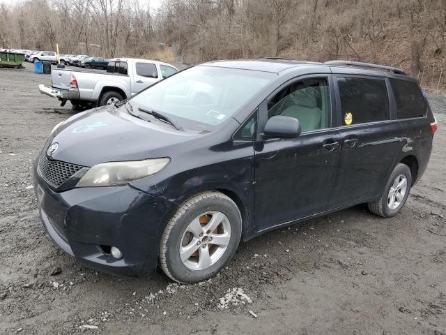 2017 TOYOTA SIENNA LE, null