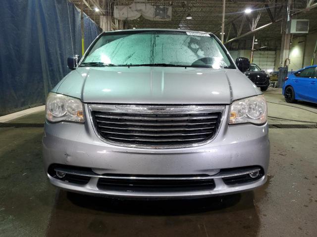 2C4RC1CG8DR596841 - 2013 CHRYSLER TOWN & COU TOURING L SILVER photo 5