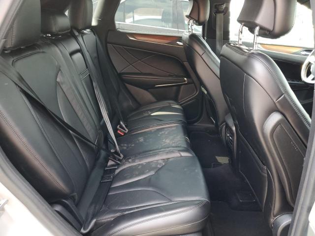 5LMCJ2D98HUL13566 - 2017 LINCOLN MKC SELECT Silber Foto 10