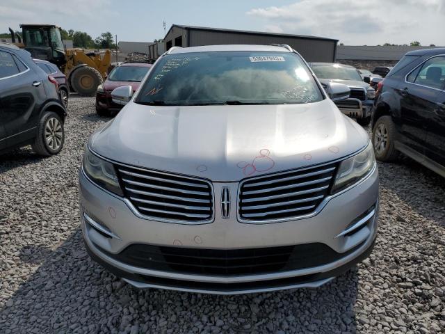 5LMCJ2D98HUL13566 - 2017 LINCOLN MKC SELECT Silber Foto 5