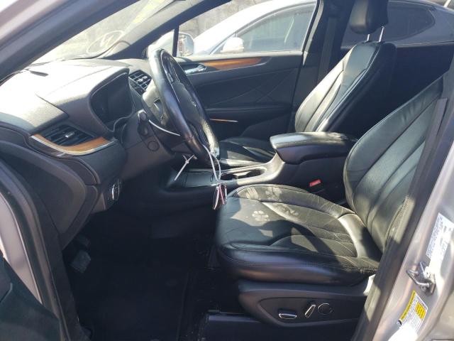 5LMCJ2D98HUL13566 - 2017 LINCOLN MKC SELECT Silber Foto 7