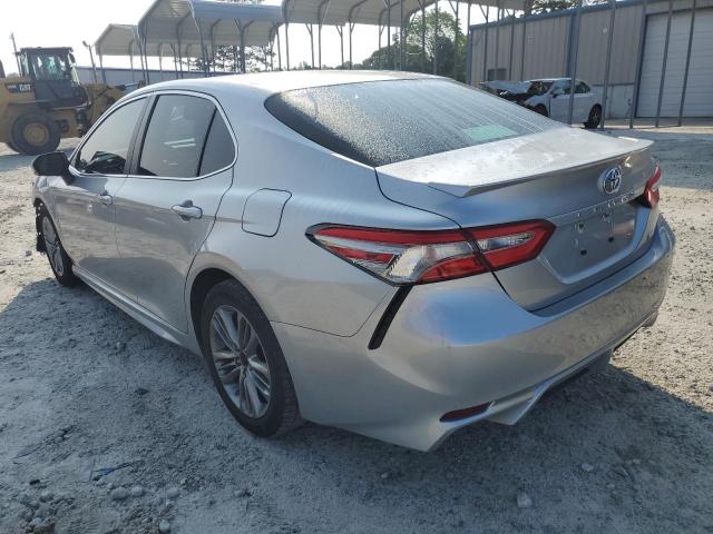 4T1B11HK9JU045039 - 2018 TOYOTA CAMRY LE/S L SILVER photo 2