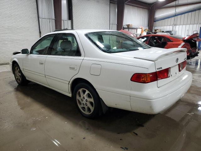 JT2BG22K910602453 - 2001 TOYOTA CAMRY CE WHITE photo 2