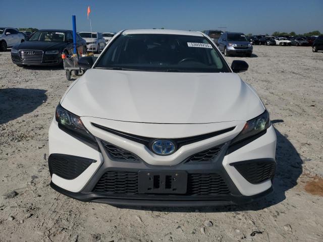 4T1T31AK9NU033438 - 2022 TOYOTA CAMRY SE NIGHT SHADE WHITE photo 5