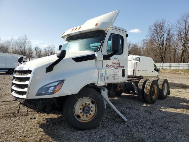3AKJHLDV9KSKJ7419 - 2019 FREIGHTLINER CASCADIA 1 WHITE photo 2