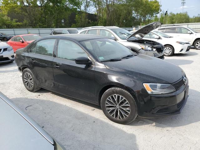 3VW1K7AJ6EM357697 - 2014 VOLKSWAGEN JETTA BASE أسود صورة 4