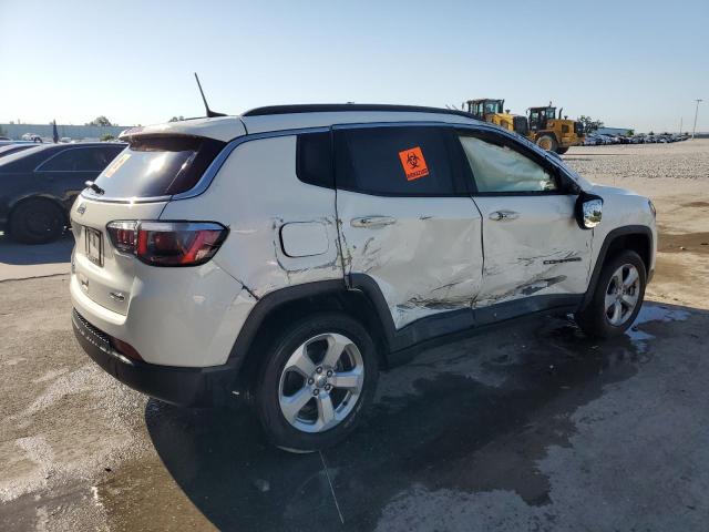 3C4NJDBB8JT423289 - 2018 JEEP COMPASS LATITUDE أبيض صورة 3
