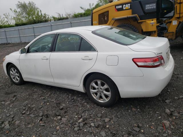 4T1BF3EK4BU601647 - 2011 TOYOTA CAMRY BASE WHITE photo 2