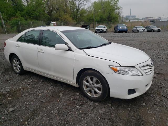 4T1BF3EK4BU601647 - 2011 TOYOTA CAMRY BASE WHITE photo 4