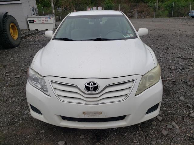 4T1BF3EK4BU601647 - 2011 TOYOTA CAMRY BASE WHITE photo 5