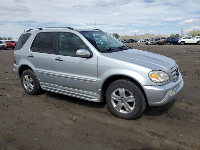 4JGAB57E55A531866 - 2005 MERCEDES-BENZ ML 350 SILVER photo 4