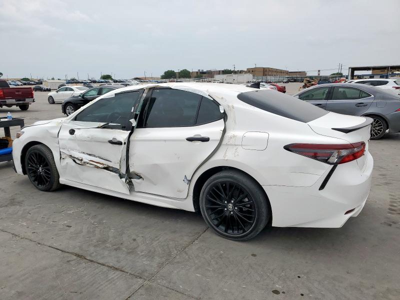 4T1G11AK8NU033910 - 2022 TOYOTA CAMRY SE WHITE photo 2
