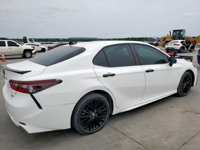 4T1G11AK8NU033910 - 2022 TOYOTA CAMRY SE WHITE photo 3