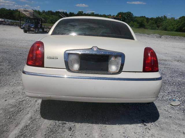 1LNHM81W32Y613867 - 2002 LINCOLN TOWN CAR EXECUTIVE WHITE photo 6