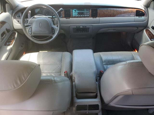 1LNHM81W32Y613867 - 2002 LINCOLN TOWN CAR EXECUTIVE WHITE photo 8