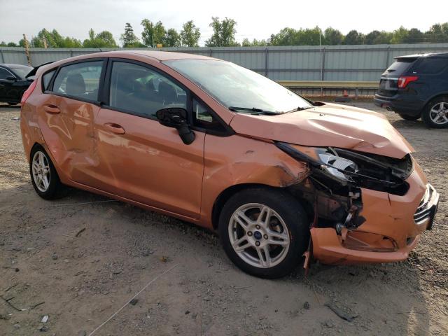 3FADP4EJ8HM129124 - 2017 FORD FIESTA SE ORANGE photo 4