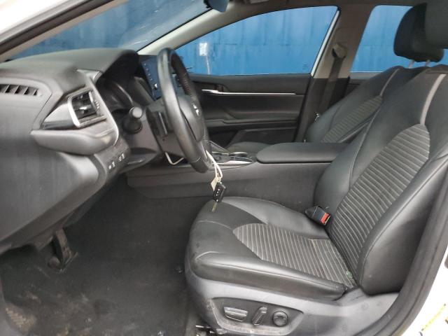 4T1G11AK2PU772080 - 2023 TOYOTA CAMRY SE NIGHT SHADE WHITE photo 7