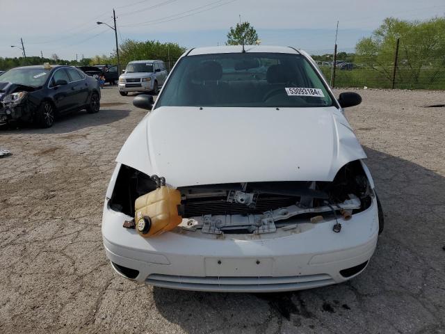 1FAFP34N56W153062 - 2006 FORD FOCUS ZX4 WHITE photo 5