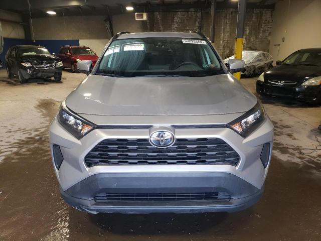 2T3G1RFV6KW078039 - 2019 TOYOTA RAV4 LE SILVER photo 5